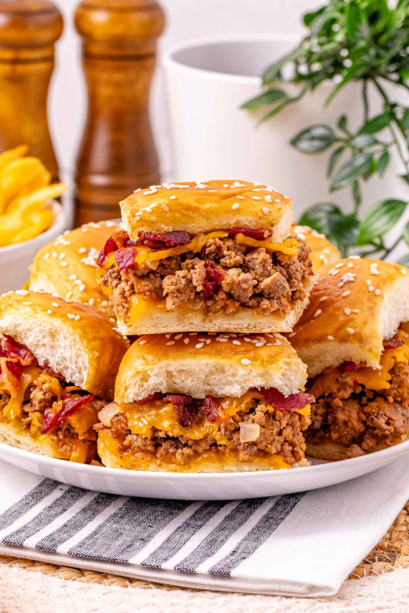 bacon cheeseburger sliders
